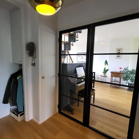 Bright And Spacious In Quiet Place Apartment